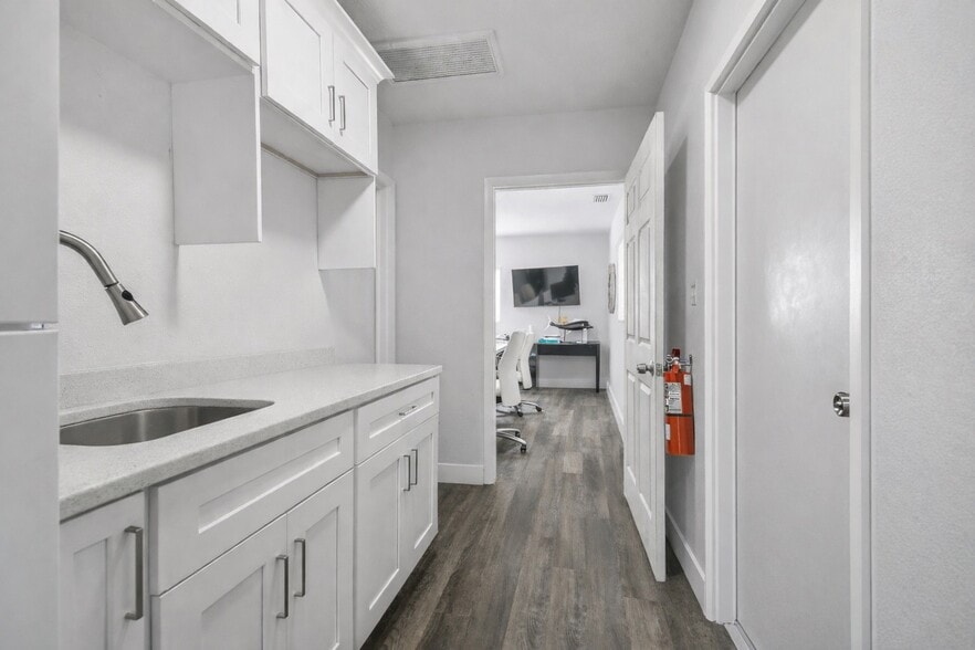 More Photos Of 6010 Wall St, Port Richey Warehouse For Sale