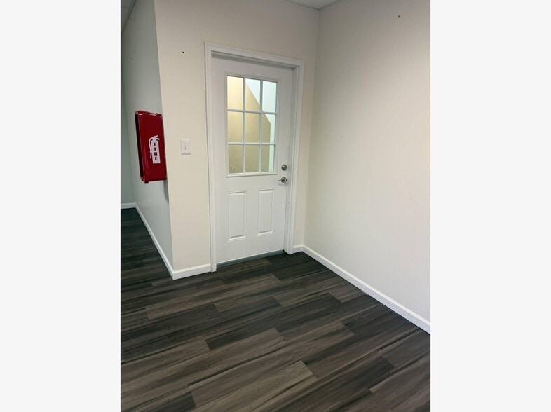 More Photos Of 338 N Washington Ave, Pulaski Office For Lease