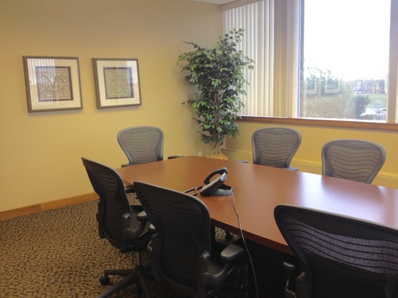 More Photos Of 100 E Kimberly Rd, Davenport Office For Lease