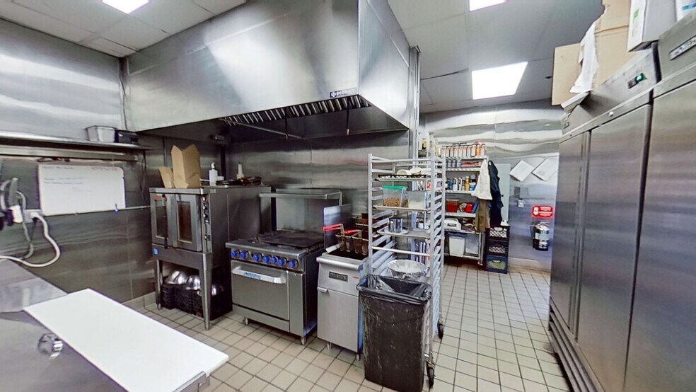 More Photos Of 2201 N Lakewood Blvd, Long Beach Unknown For Lease