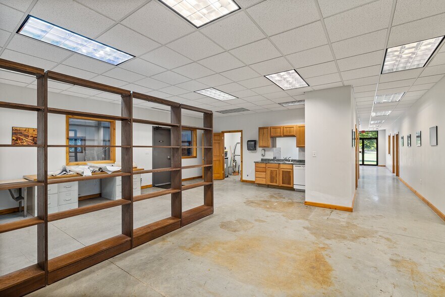 More Photos Of 9505 Emahiser rd, Caledonia Distribution For Sale