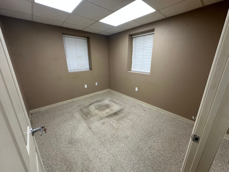 More Photos Of 3460 S Fulton Ave, Odessa Warehouse For Lease