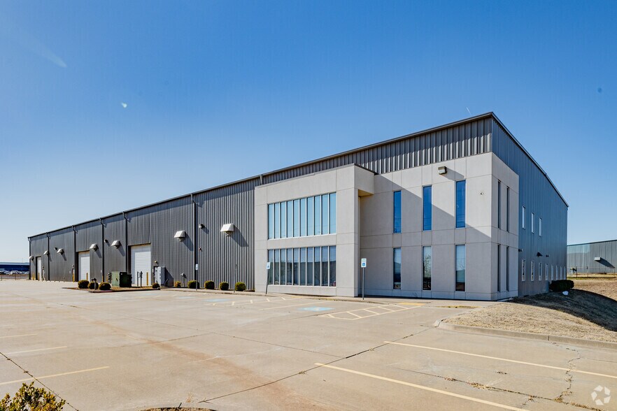 Primary Photo Of 4701 United Dr, Oklahoma City Warehouse For Lease