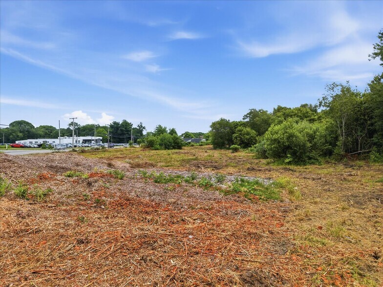 More Photos Of 16 Stonington Rd, Mystic Storefront For Sale