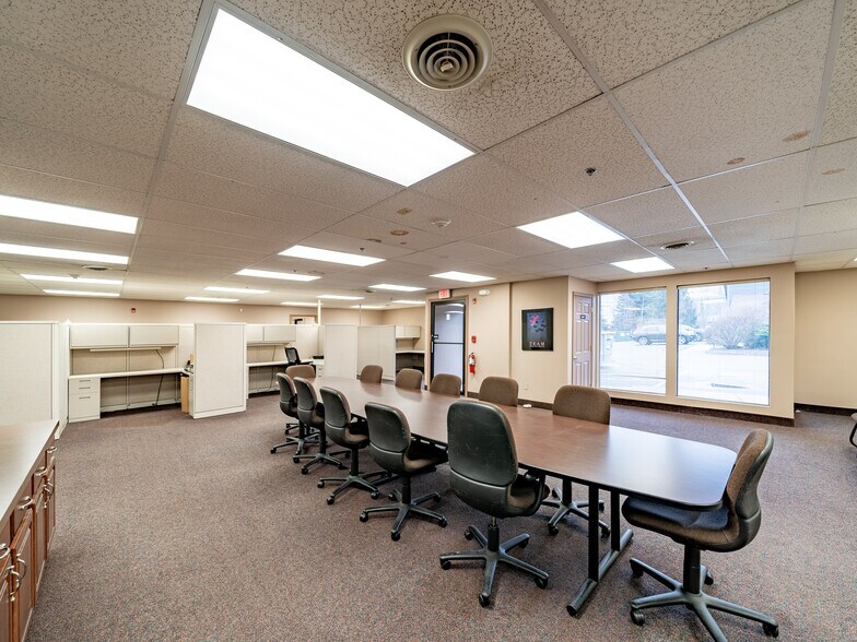 More Photos Of 20 Cedarfield Commons, Greece Medical For Lease