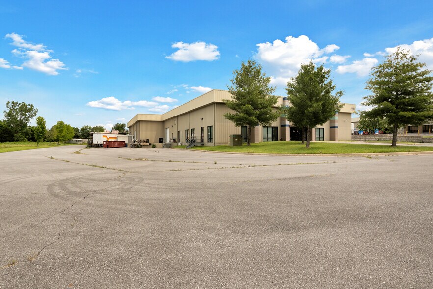 More Photos Of 1326 Progress Dr, Front Royal Flex For Sale