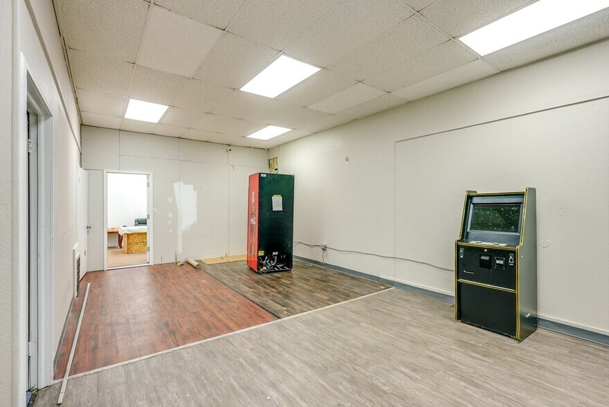 More Photos Of 1215 Kenmore Blvd, Akron Freestanding For Sale