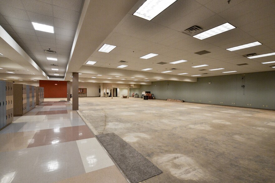 More Photos Of 1901-1911 E Edwardsville Rd, Wood River Warehouse For Lease