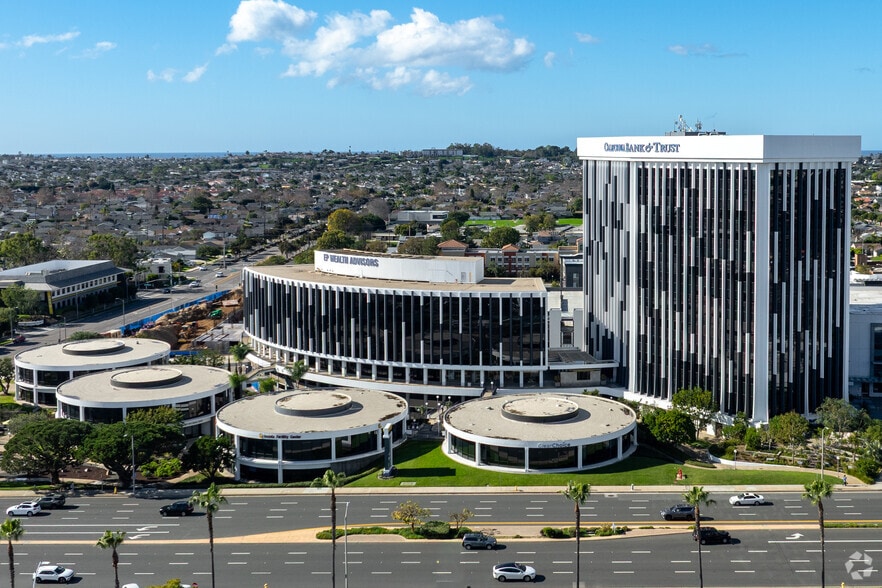 More Photos Of 21515 Hawthorne Blvd, Torrance Unknown For Lease