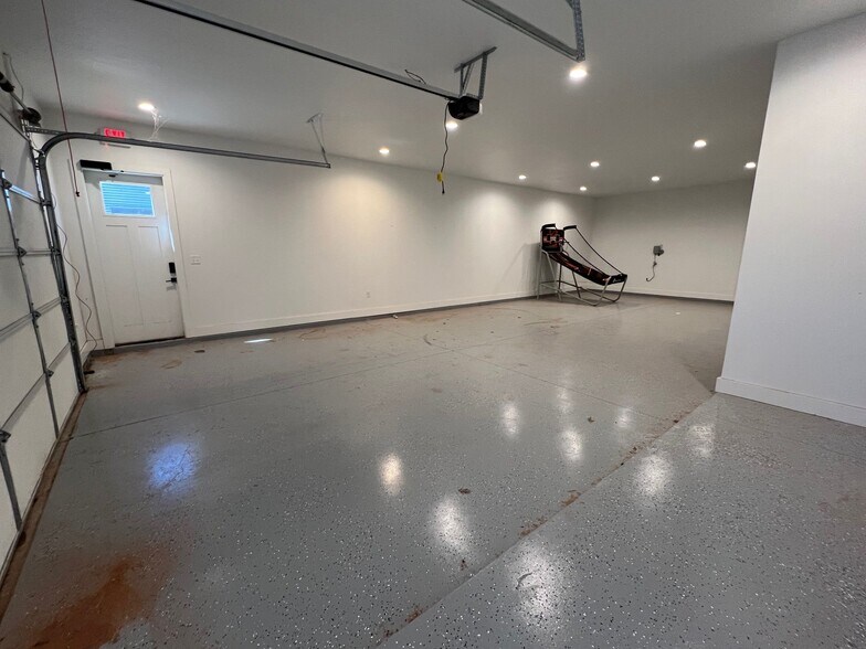 More Photos Of 8341 Upland Ave, Lubbock Office For Sale