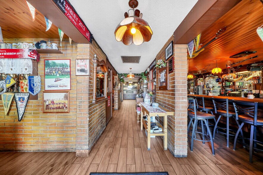 More Photos Of 3016 E Commercial Blvd, Fort Lauderdale Restaurant For Sale