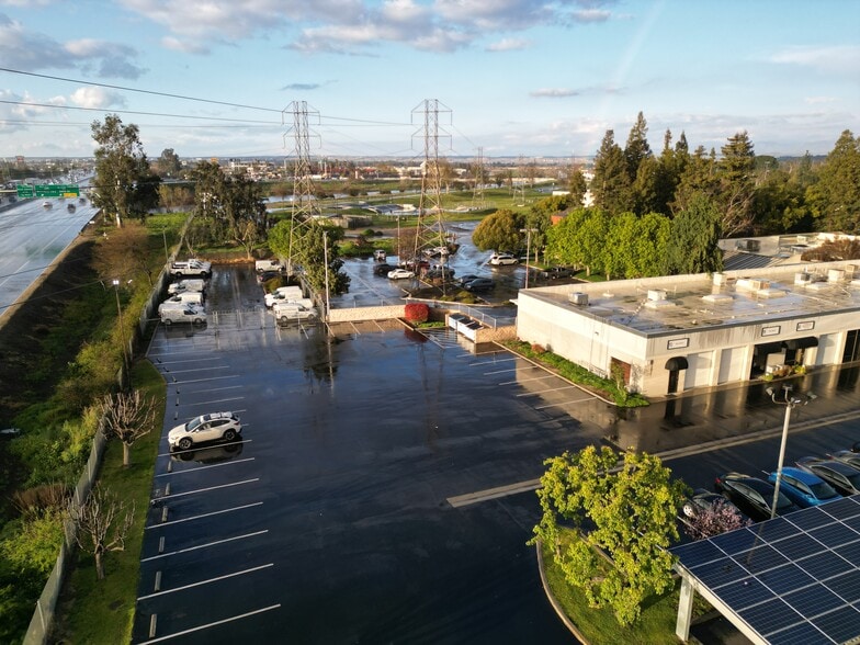 More Photos Of 2015 Westwind Dr, Bakersfield Warehouse For Lease