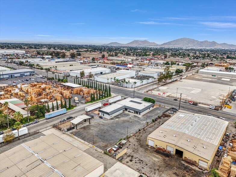 More Photos Of 15384 Arrow Blvd, Fontana Office For Lease