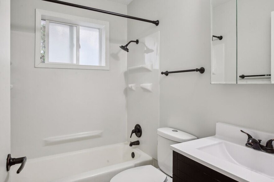 More Photos Of 2009-2017 Commerce Blvd, Mound Apartments For Sale