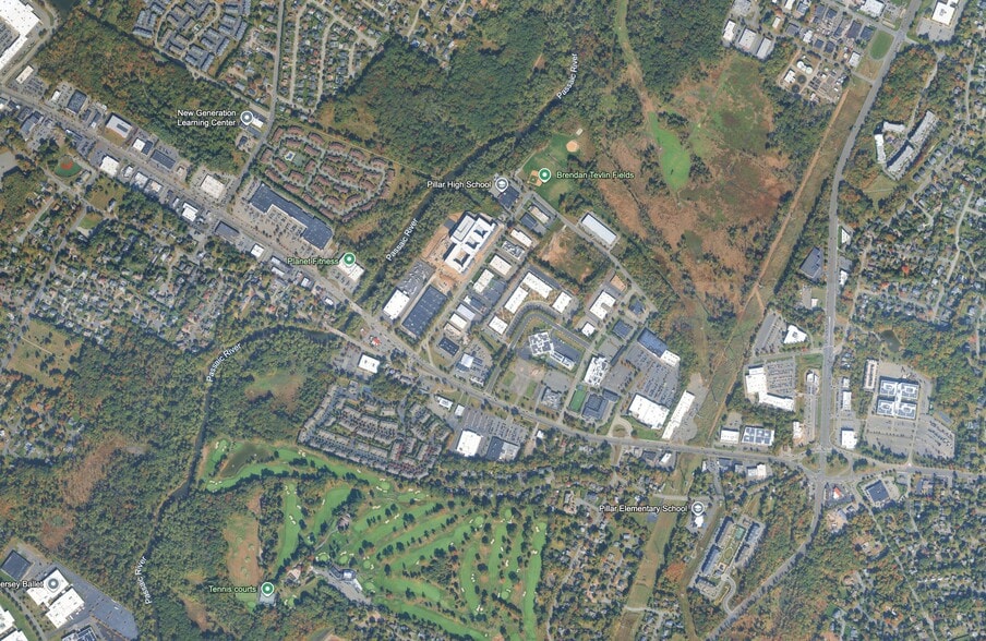 More Photos Of 30-34 Okner Pky, Livingston Showroom For Sale