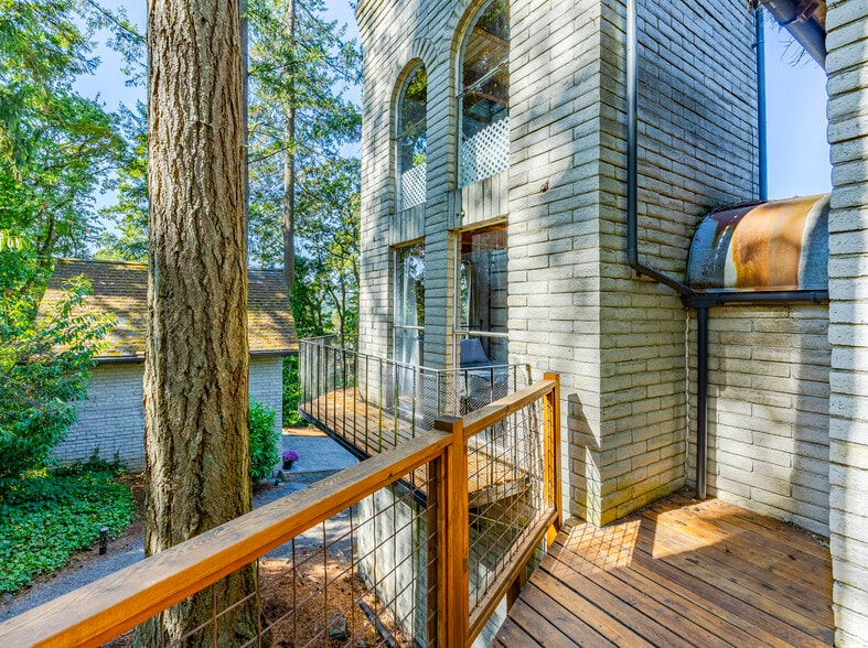 More Photos Of 1820 E 28th Ave, Eugene Multifamily For Sale