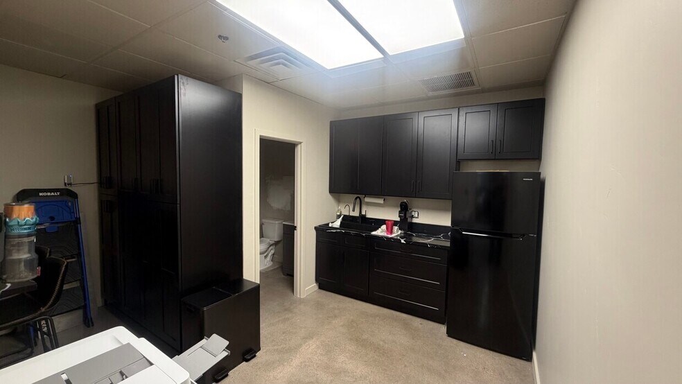 More Photos Of 15876 N 76th St, Scottsdale Office For Lease