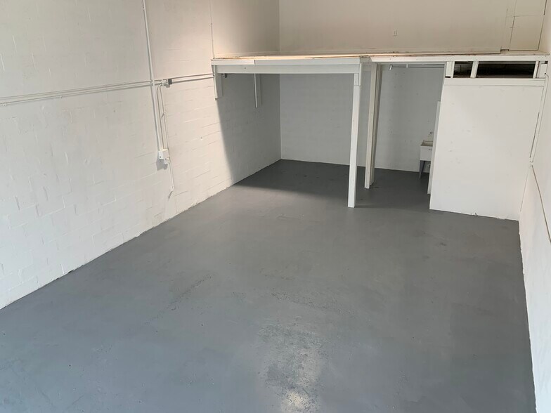 More Photos Of 2450 W 82nd St, Hialeah Coworking Space