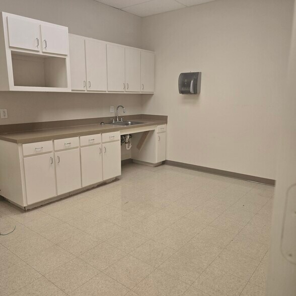 More Photos Of 4601 Hollow Tree Dr, Arlington Office For Lease