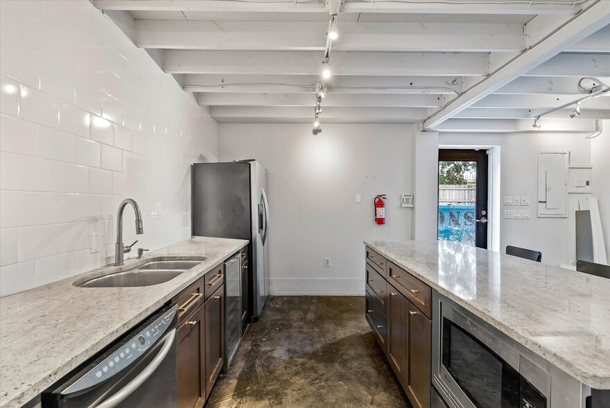 More Photos Of 1517 E 5th Ave, Tampa Office For Sale