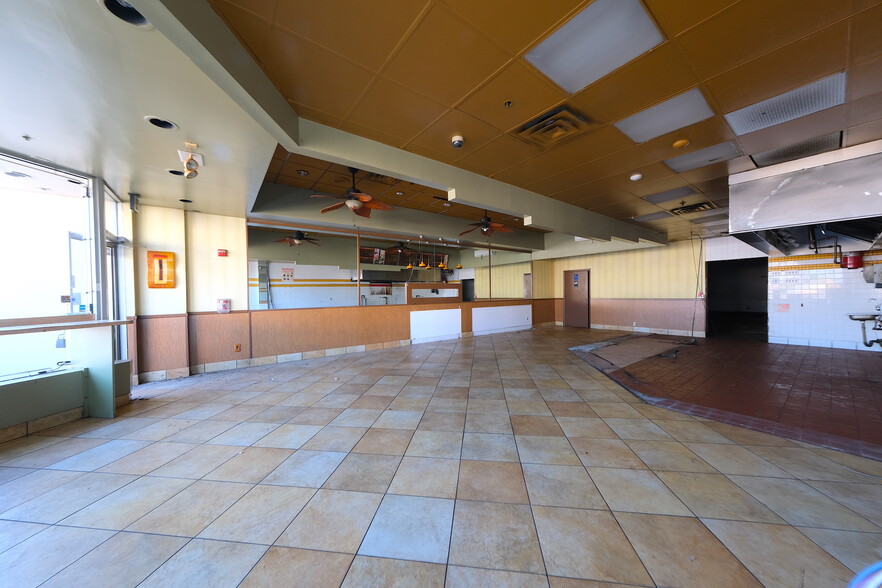 More Photos Of 191-219 Mineola Ave, Roslyn Heights Unknown For Lease