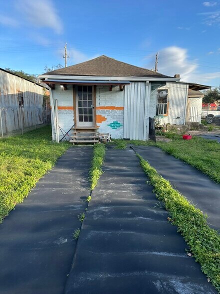 More Photos Of 304 S Lockwood Dr, Houston General Retail For Sale