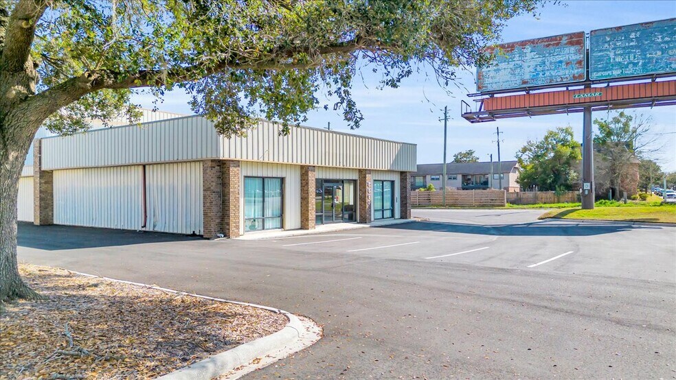 More Photos Of 8890 Abercorn St, Savannah Storefront Retail Office For Sale