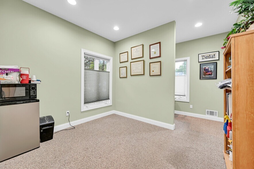 More Photos Of 21 Orchard St, Denville Medical For Lease