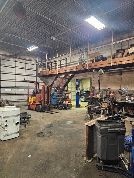 More Photos Of 14447 E 9 Mile Rd, Warren Auto Repair For Sale