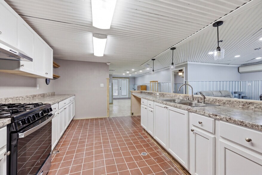 More Photos Of 505 3rd St, Cedar Key Restaurant For Sale