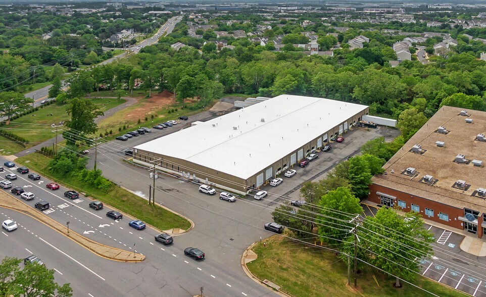 More Photos Of 21955 Cascades Pky, Sterling Distribution For Lease