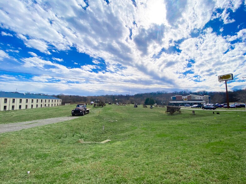 More Photos Of Bear Creek Pike @ I 65, Columbia Land For Sale