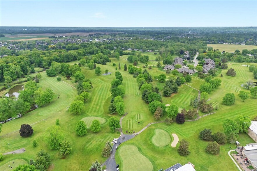 More Photos Of 9512 E Lippincott Blvd, Davison Golf Course Driving Range For Sale