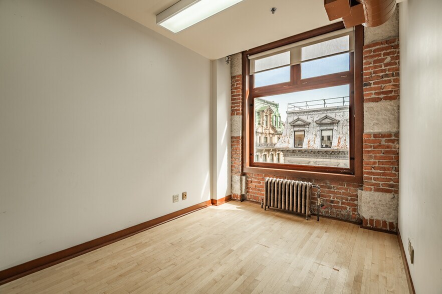 More Photos Of 261 Rue Saint-Jacques, Montréal Office For Lease