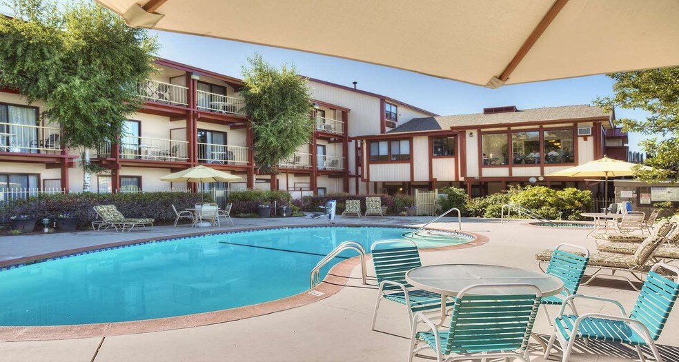Primary Photo Of 701 Redwood Dr, Garberville Hotel For Sale