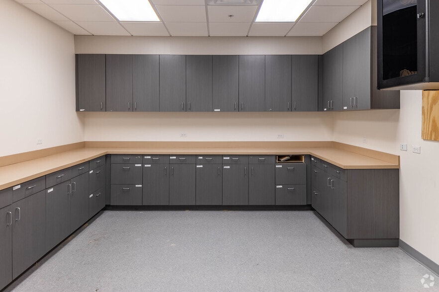 More Photos Of 9725 NW 117th Ave, Medley Unknown For Lease