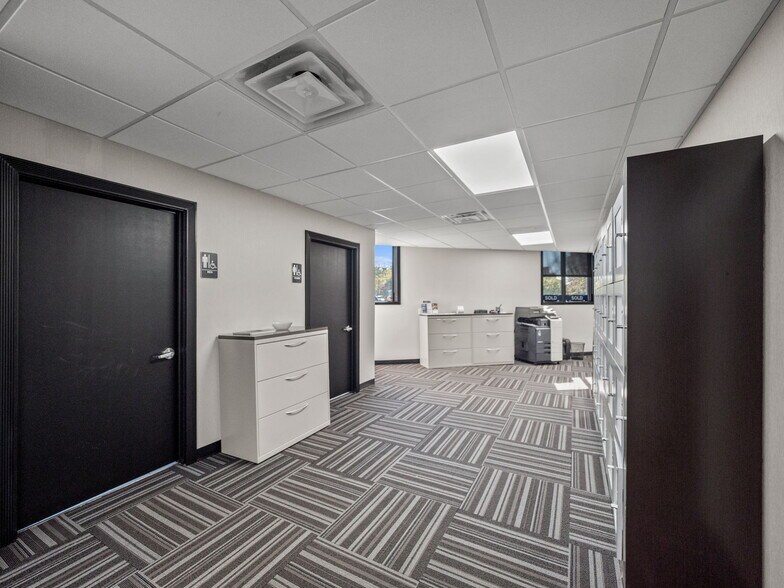 More Photos Of 18000 Mack Ave, Grosse Pointe Park Office Residential For Lease