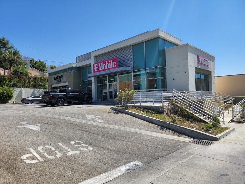 More Photos Of 3719-3731 Foothill Blvd, Glendale Restaurant For Lease