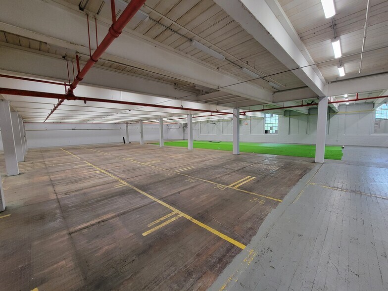 More Photos Of 100 Pleasant St, Dracut Self Storage For Lease