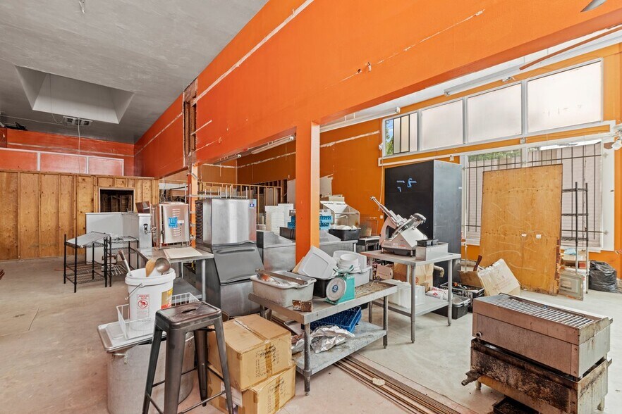 More Photos Of 5555-5559 Claremont Ave, Oakland Storefront For Sale