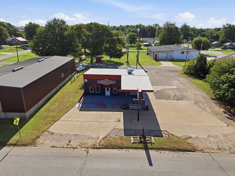 More Photos Of 112 N Chisholm Trl, Dover Restaurant For Sale