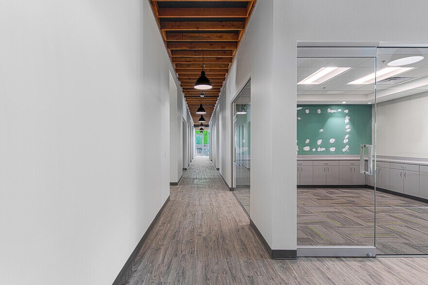 More Photos Of 72140 Magneisa Falls Dr, Rancho Mirage Office Residential For Lease