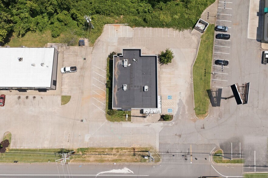 More Photos Of 1469 Tiny Town Rd, Clarksville Freestanding For Lease