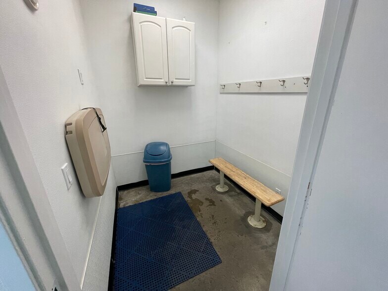 More Photos Of 1722 E Rose Ave, Orange Office For Sale