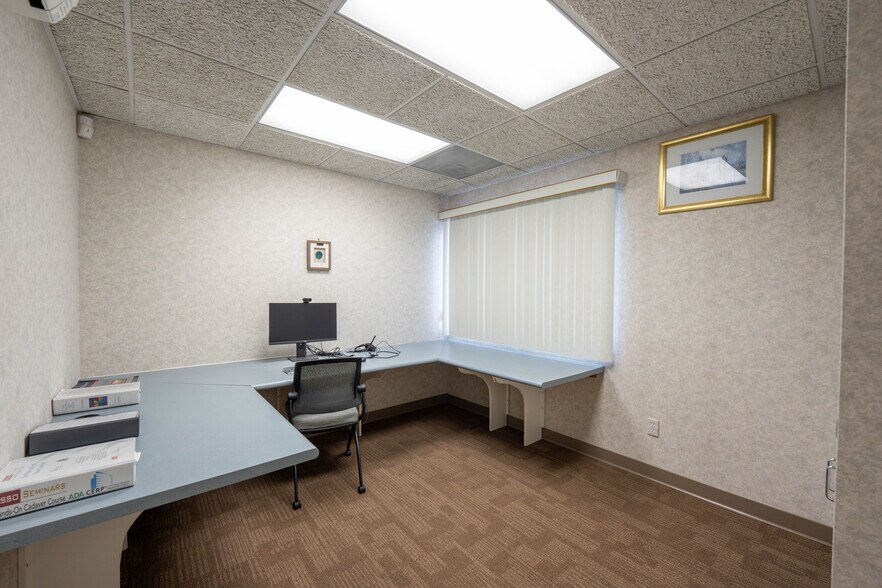 More Photos Of 5995-5997 Brockton Ave, Riverside Medical For Sale