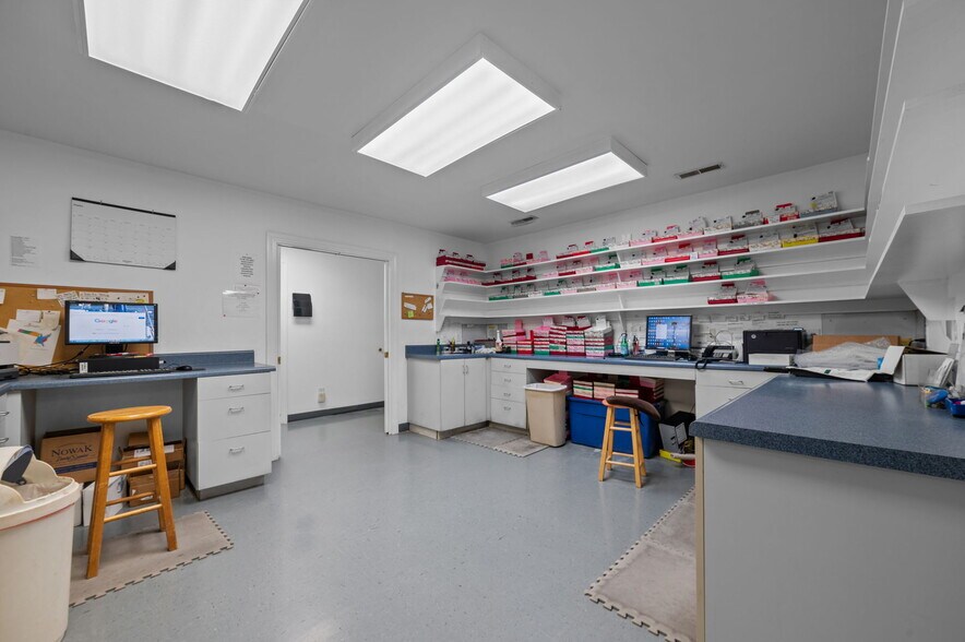 More Photos Of 125 Oakmont Dr, Greenville Office For Sale