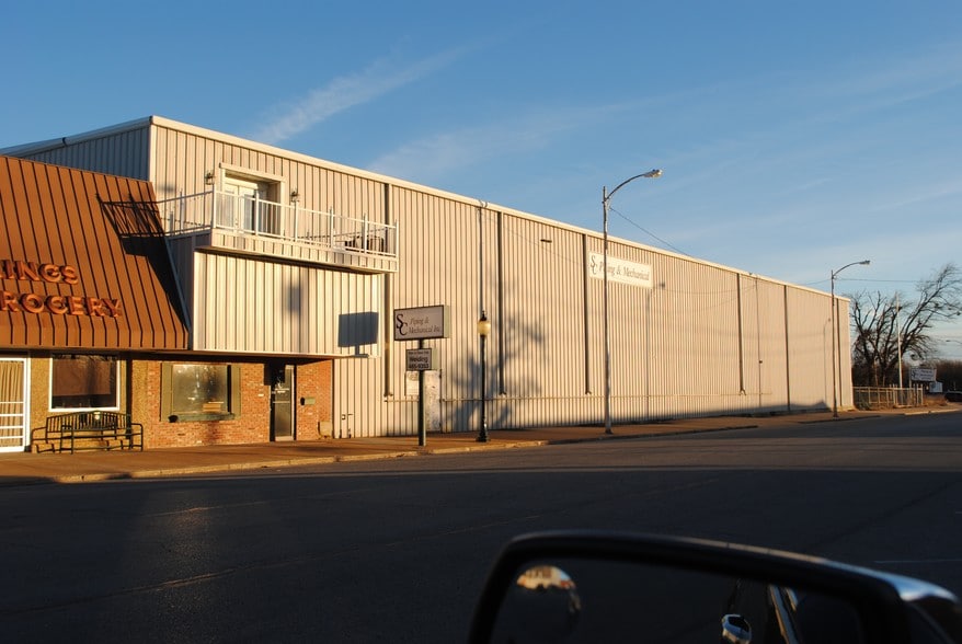 More Photos Of 223-227 S Main St, Wagoner Warehouse For Sale