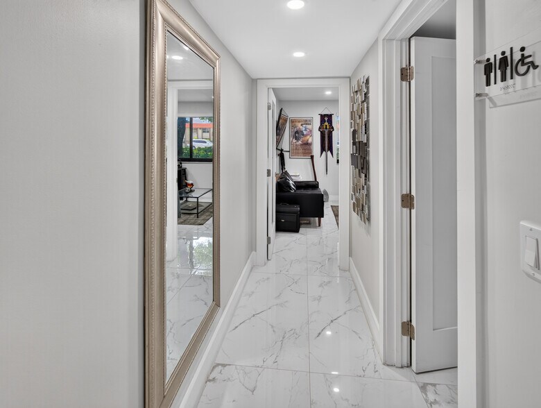 More Photos Of 10717 Sw 104th St, Miami Office For Sale