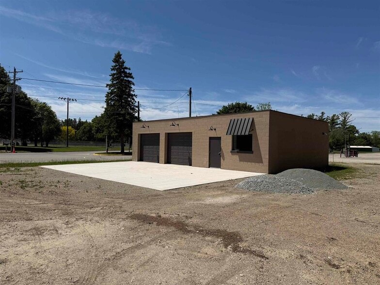 More Photos Of 349 Monroe St, Oconto Falls Service For Sale