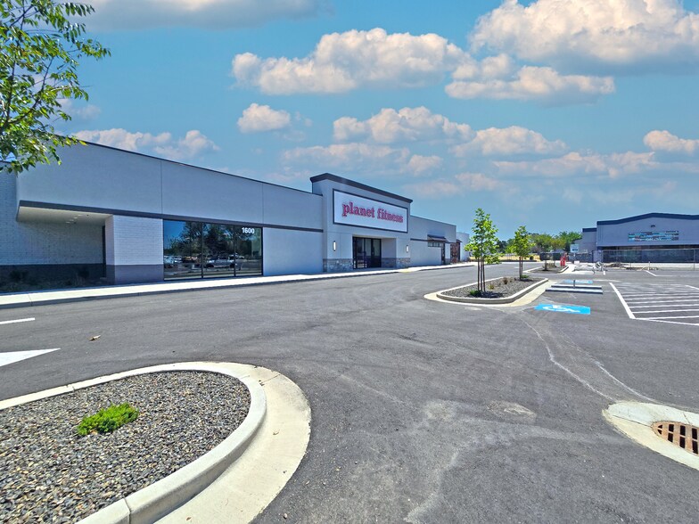 More Photos Of 1600 N Main St, Meridian General Retail For Lease